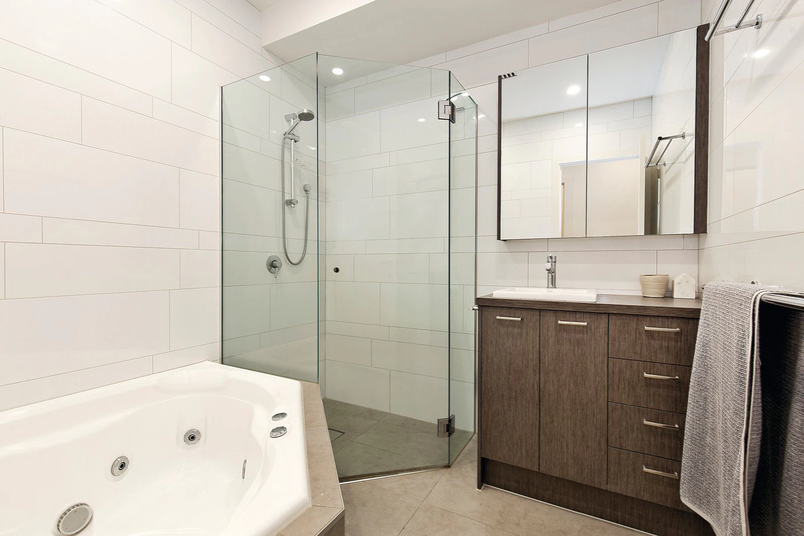 2 Gatehouse Lane, Albert Park, VIC