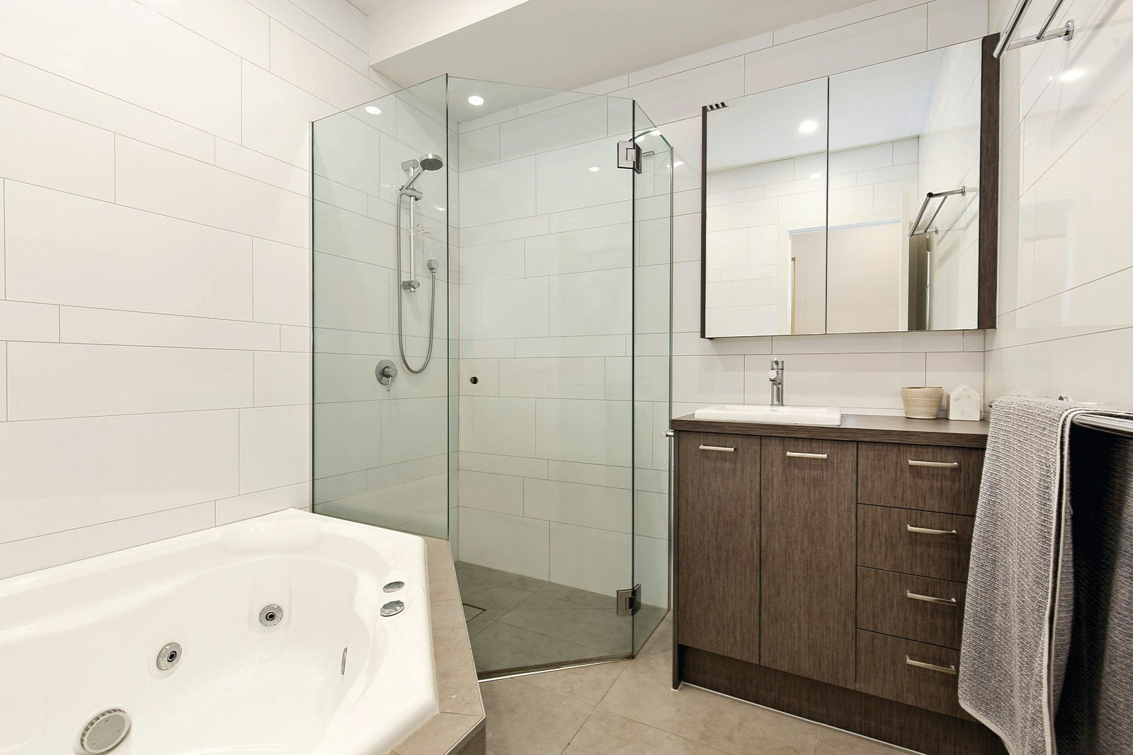 2 Gatehouse Lane, Albert Park, VIC