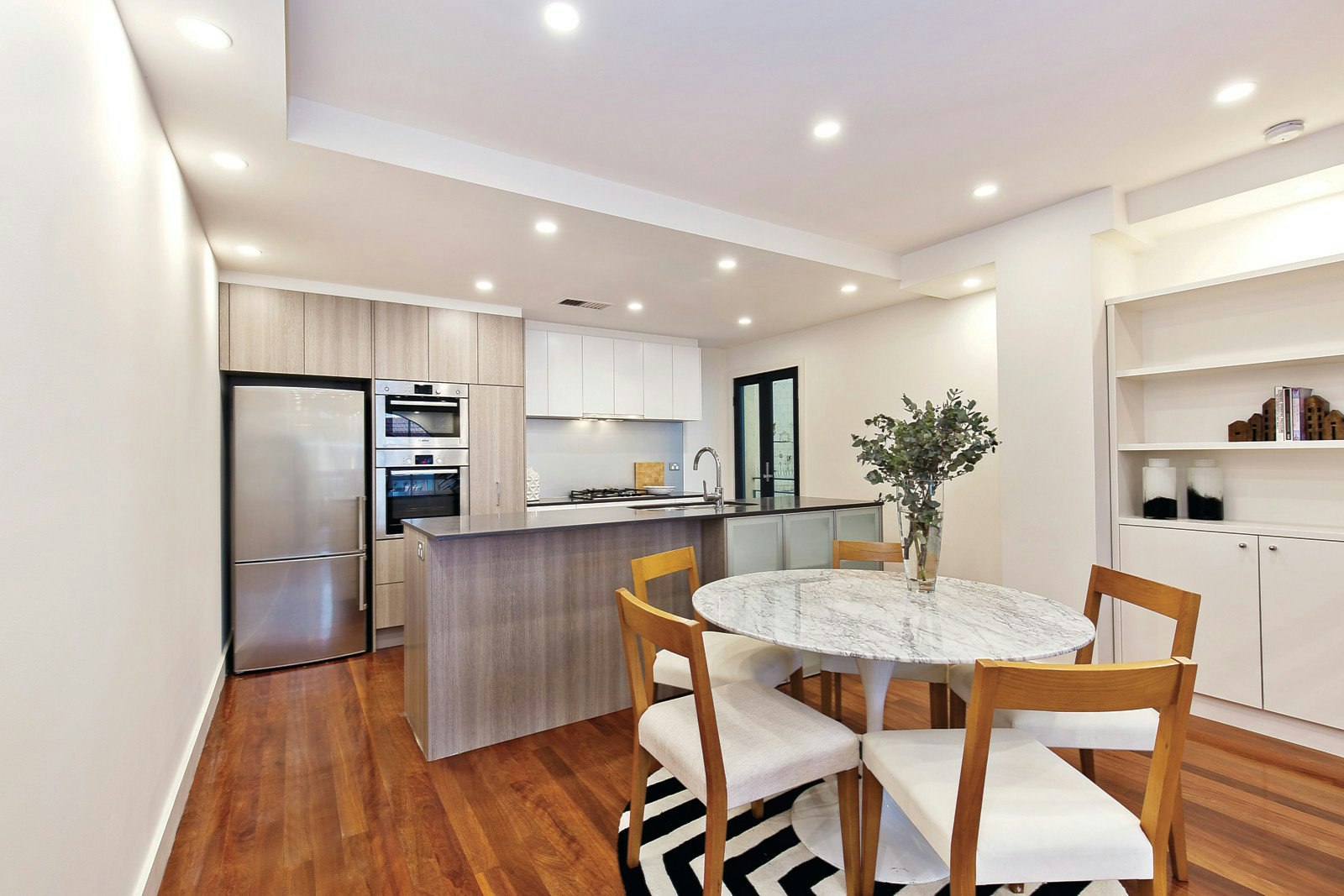 2 Gatehouse Lane, Albert Park, VIC