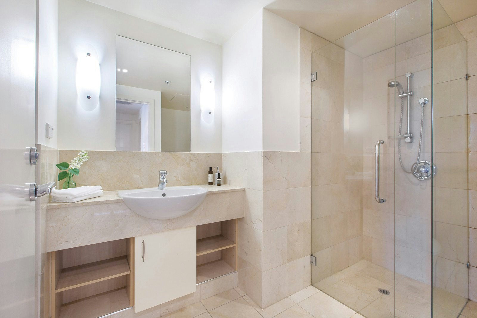 307/19 Queens Road, Melbourne, VIC