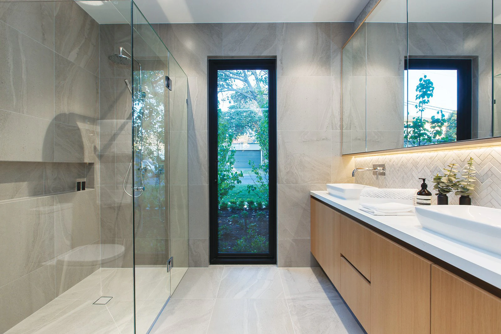 2A Yeovil Road, Camberwell, VIC