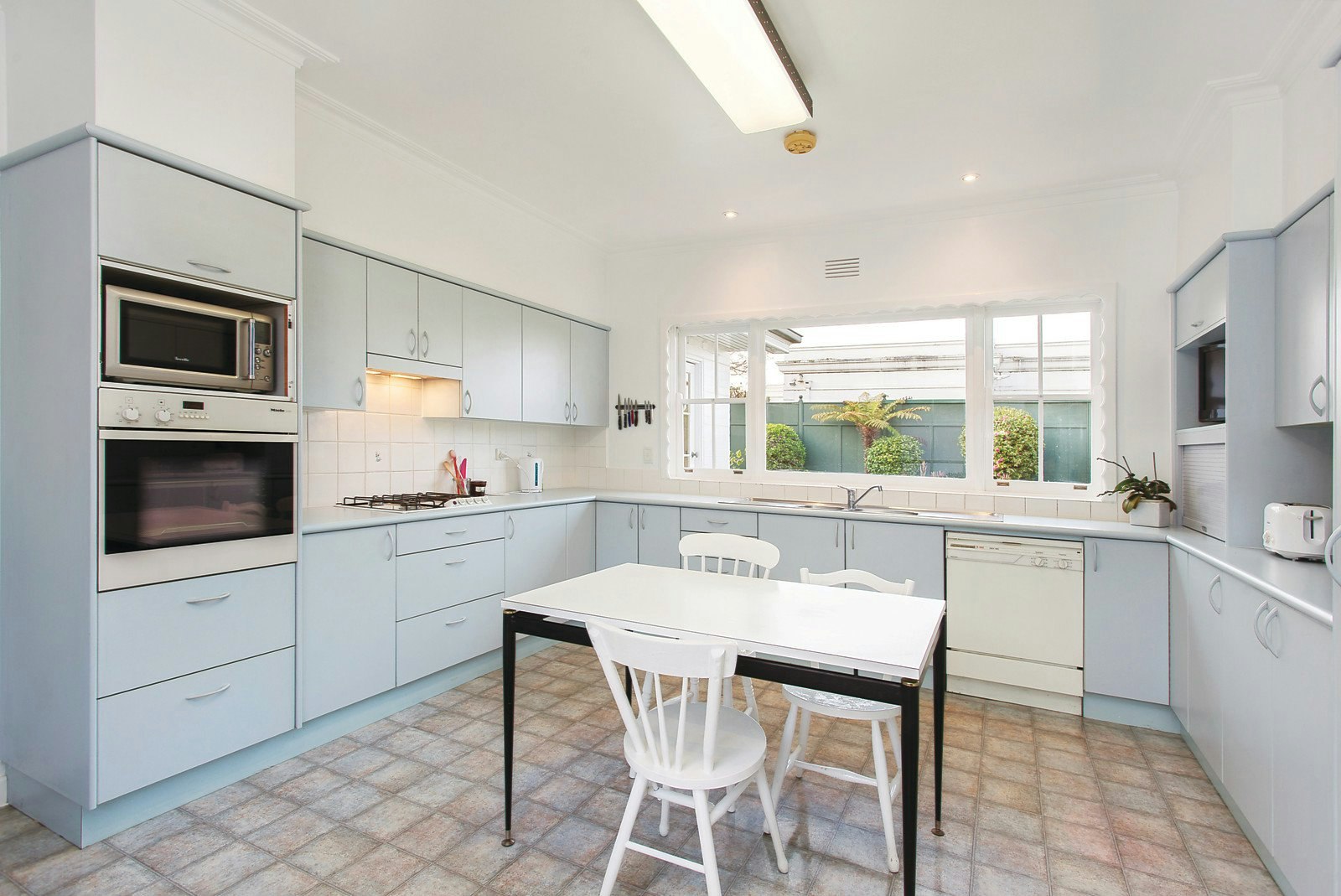 4 Teringa Place, Toorak, VIC