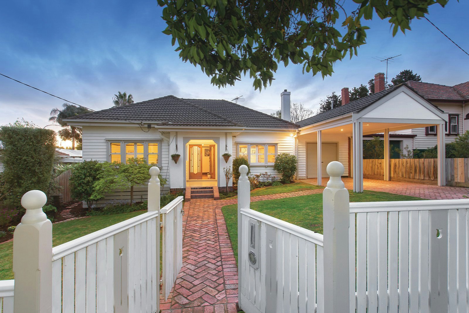 10 Hilltop Avenue, Glen Iris, VIC