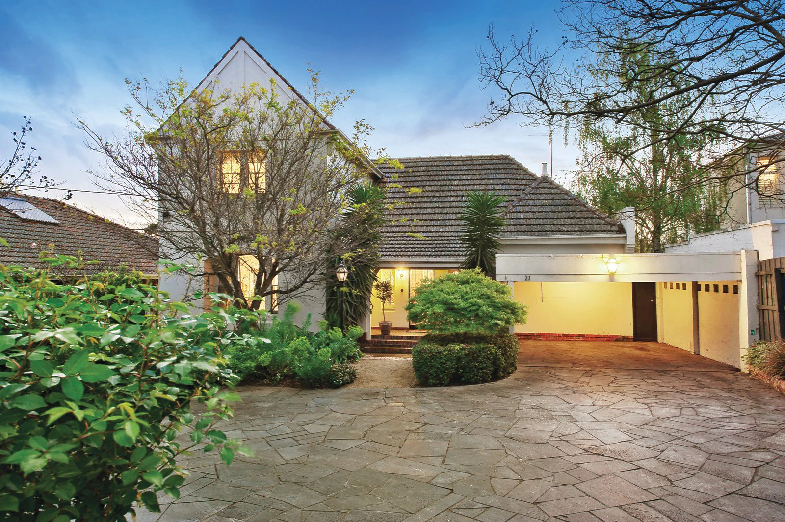 21 Balwyn Road, Canterbury, VIC