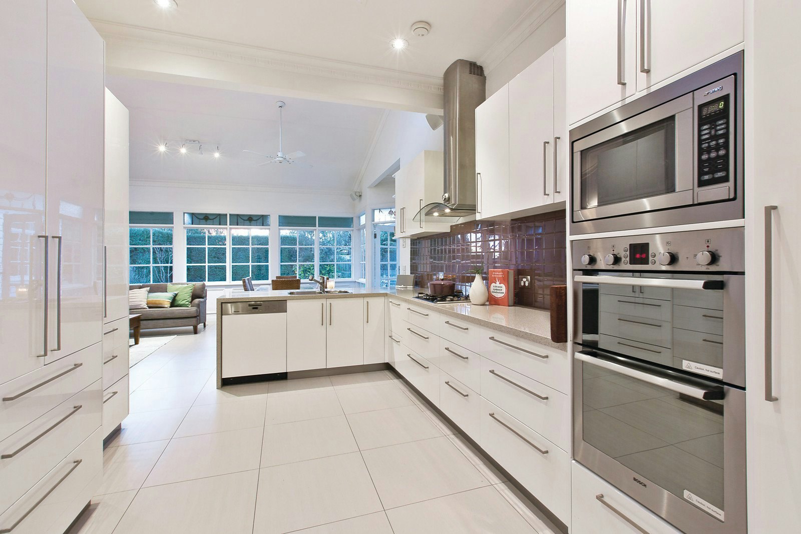 10 Hilltop Avenue, Glen Iris, VIC