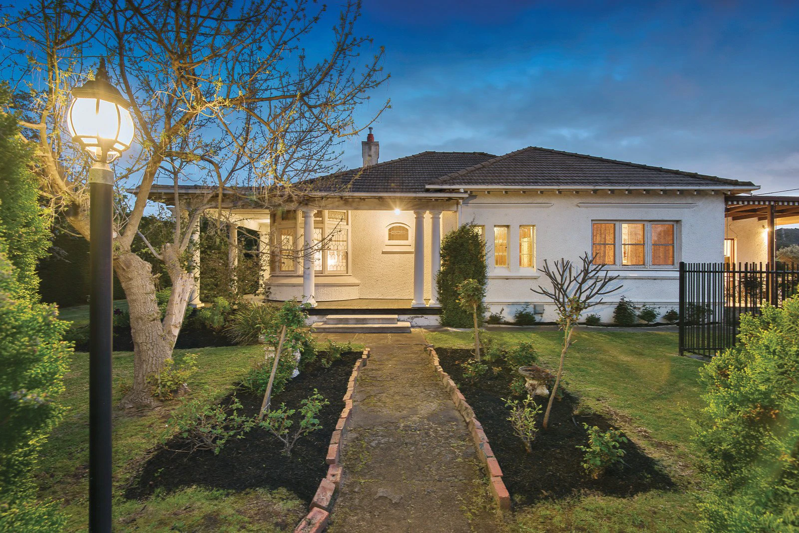 20 Dundonald Avenue, Malvern East, VIC