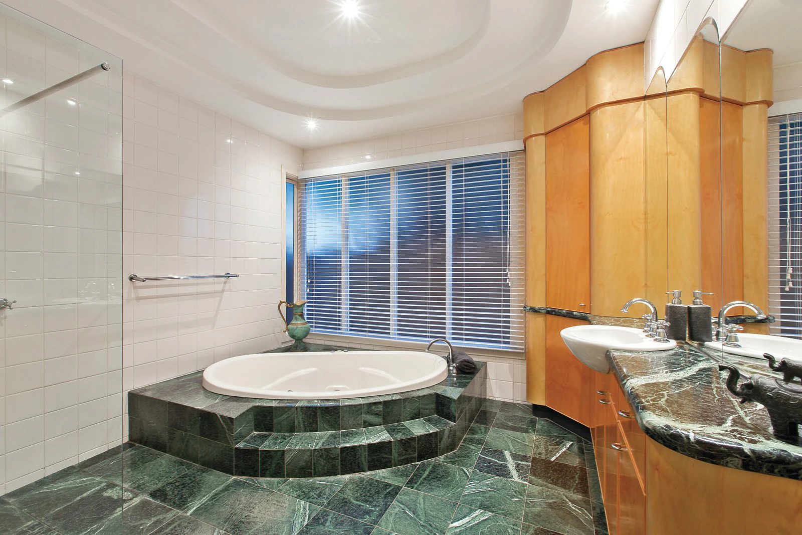 6 Bundoran Parade, Mont Albert North, VIC