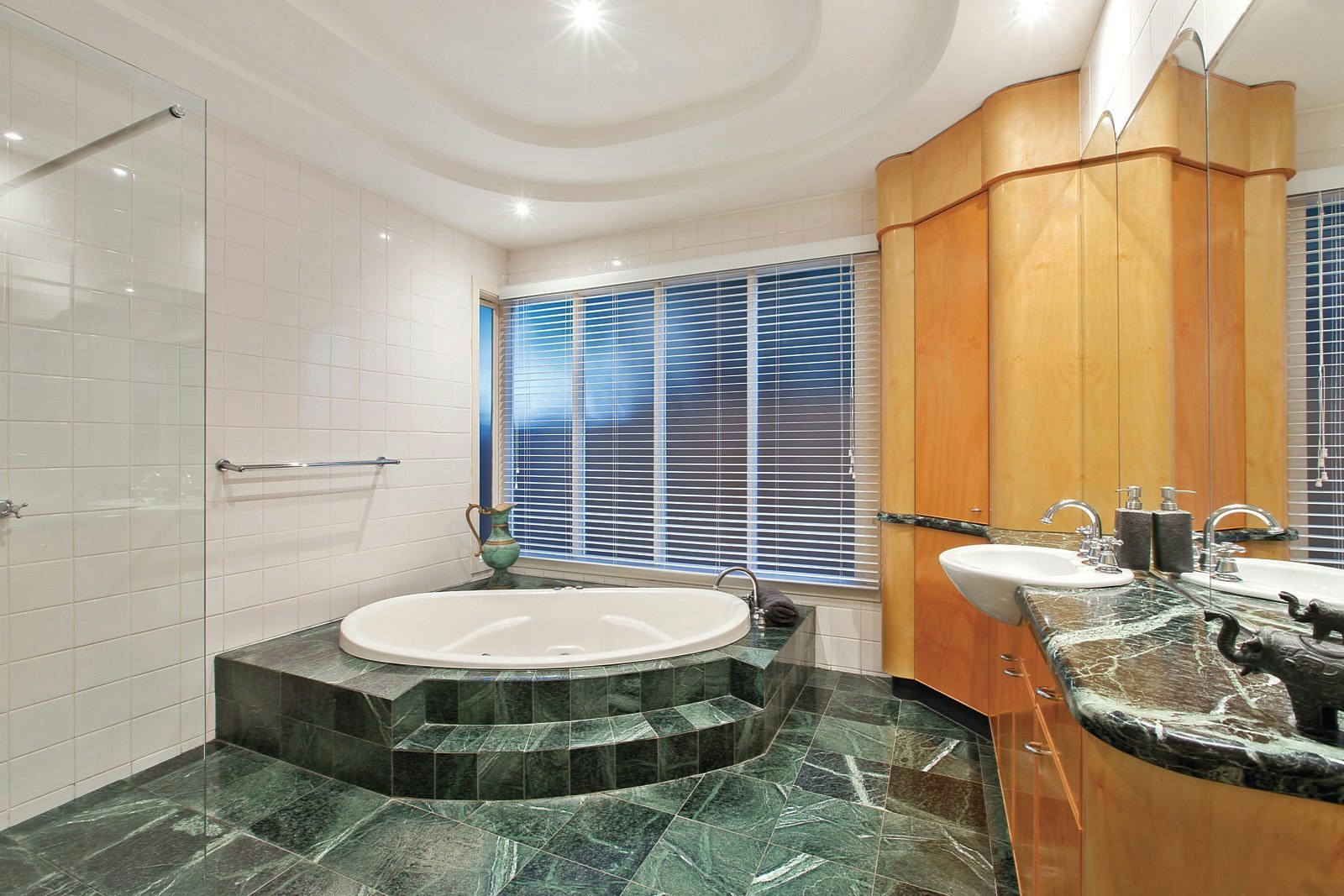 6 Bundoran Parade, Mont Albert North, VIC