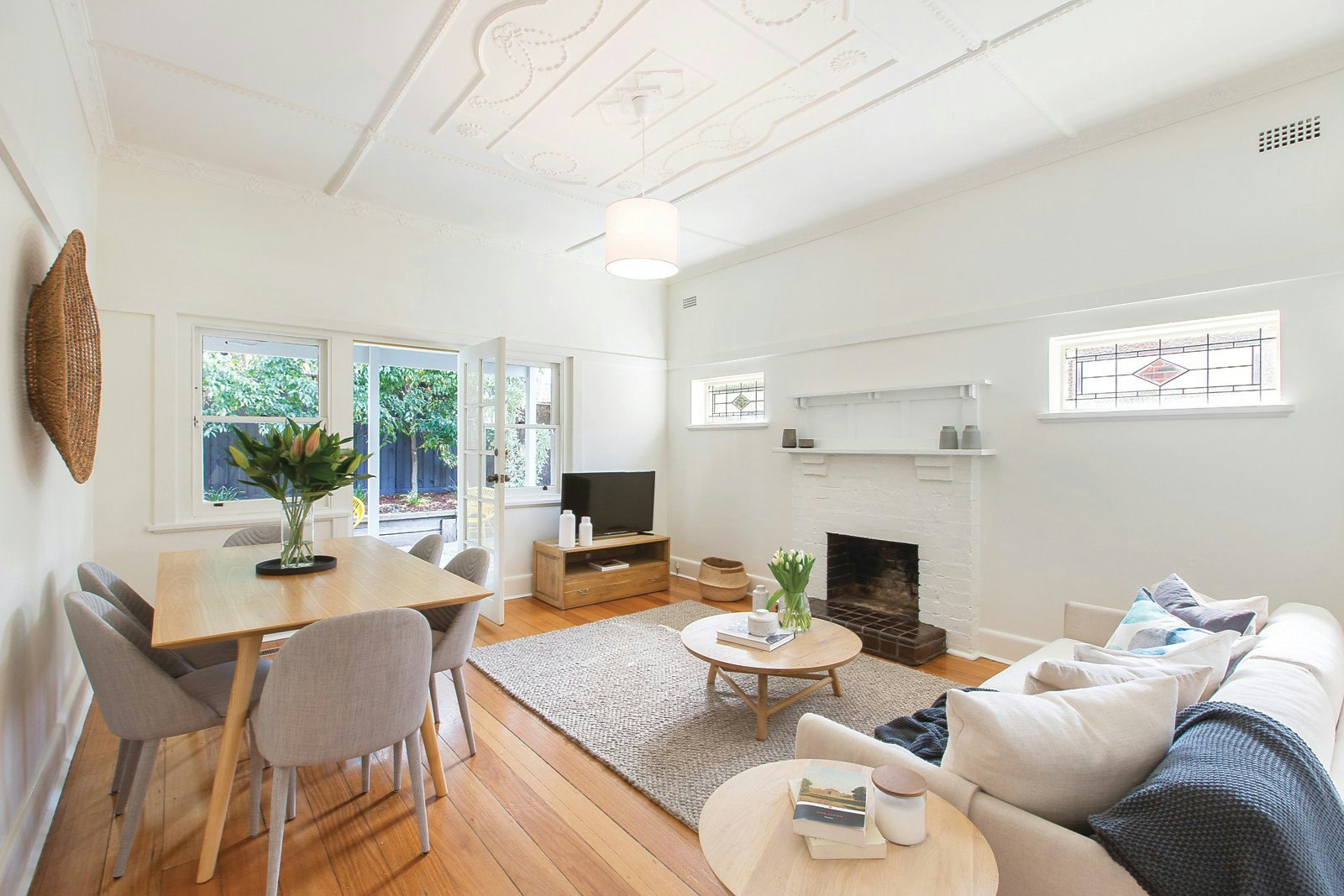 1 Oak Grove, Malvern East, VIC