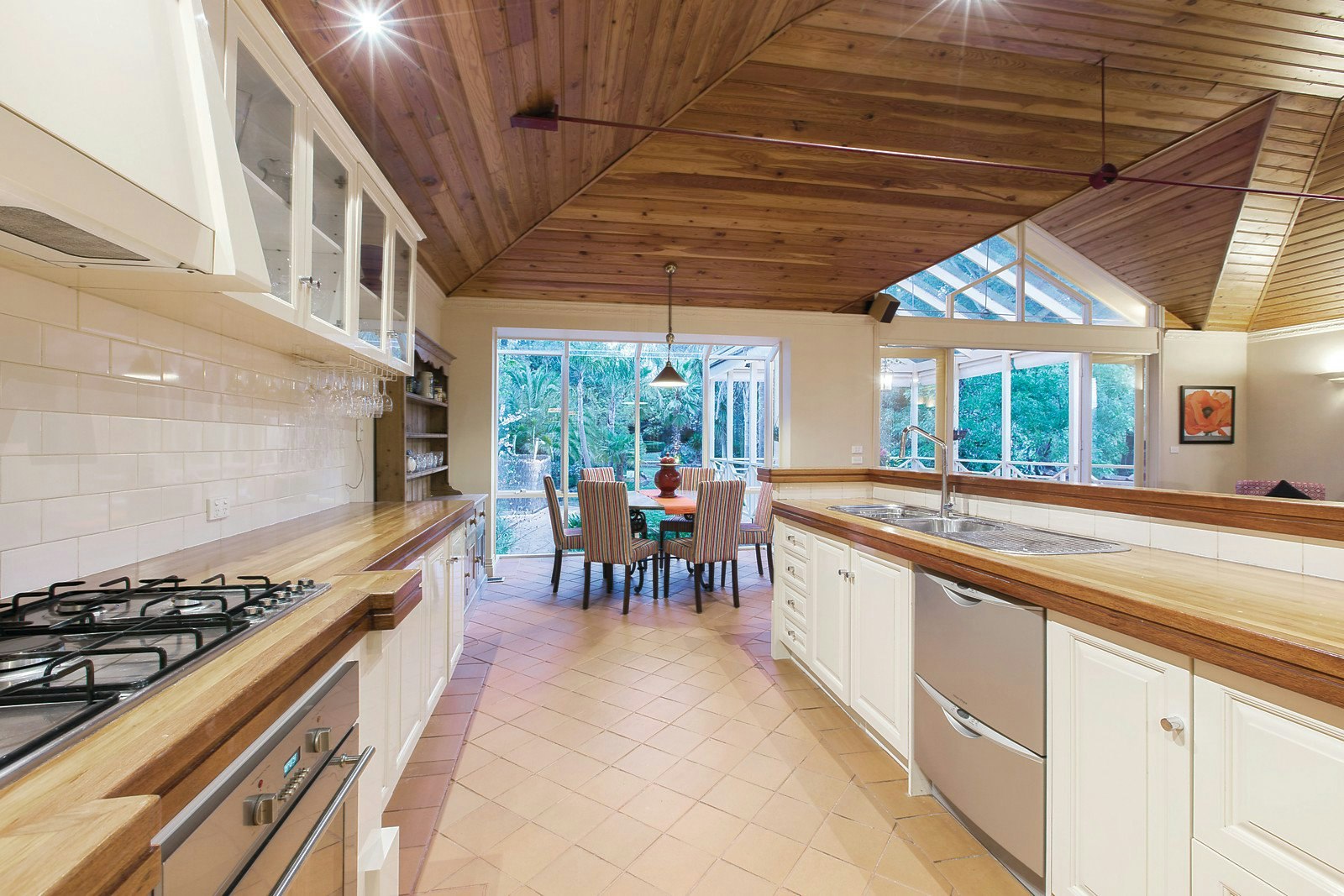 6 Bundoran Parade, Mont Albert North, VIC