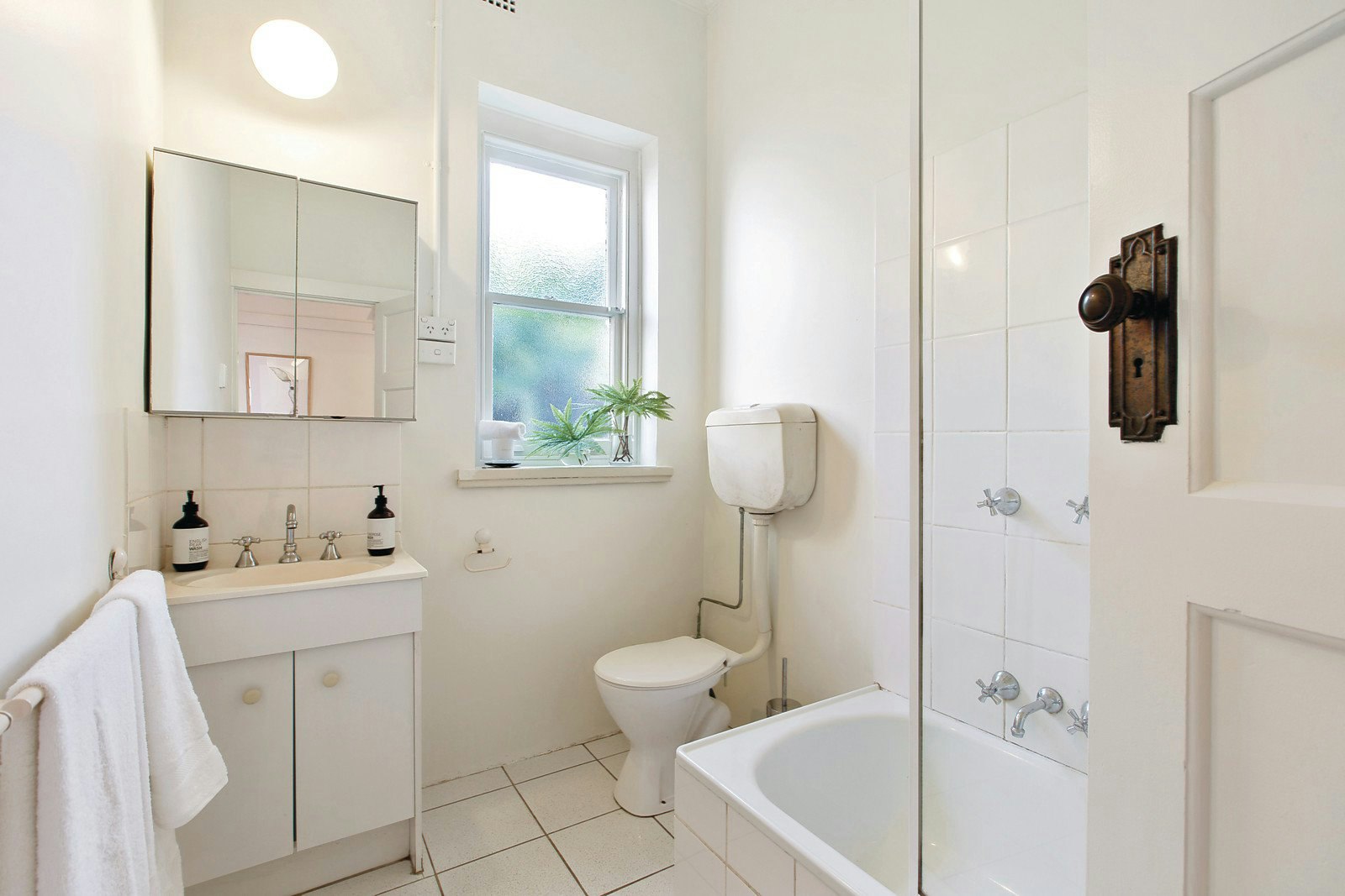 1 Oak Grove, Malvern East, VIC