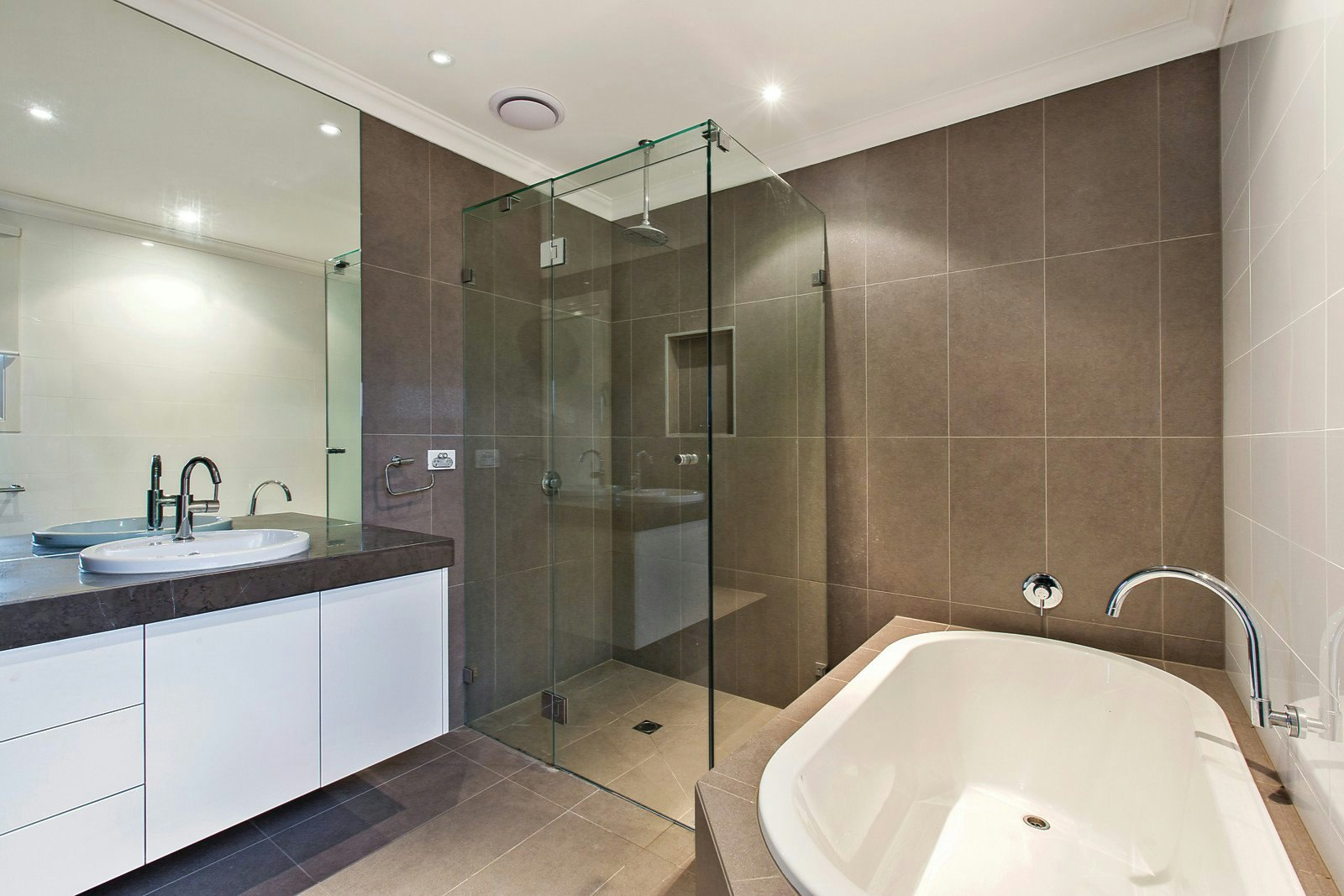 27 Elm Grove, Kew East, VIC