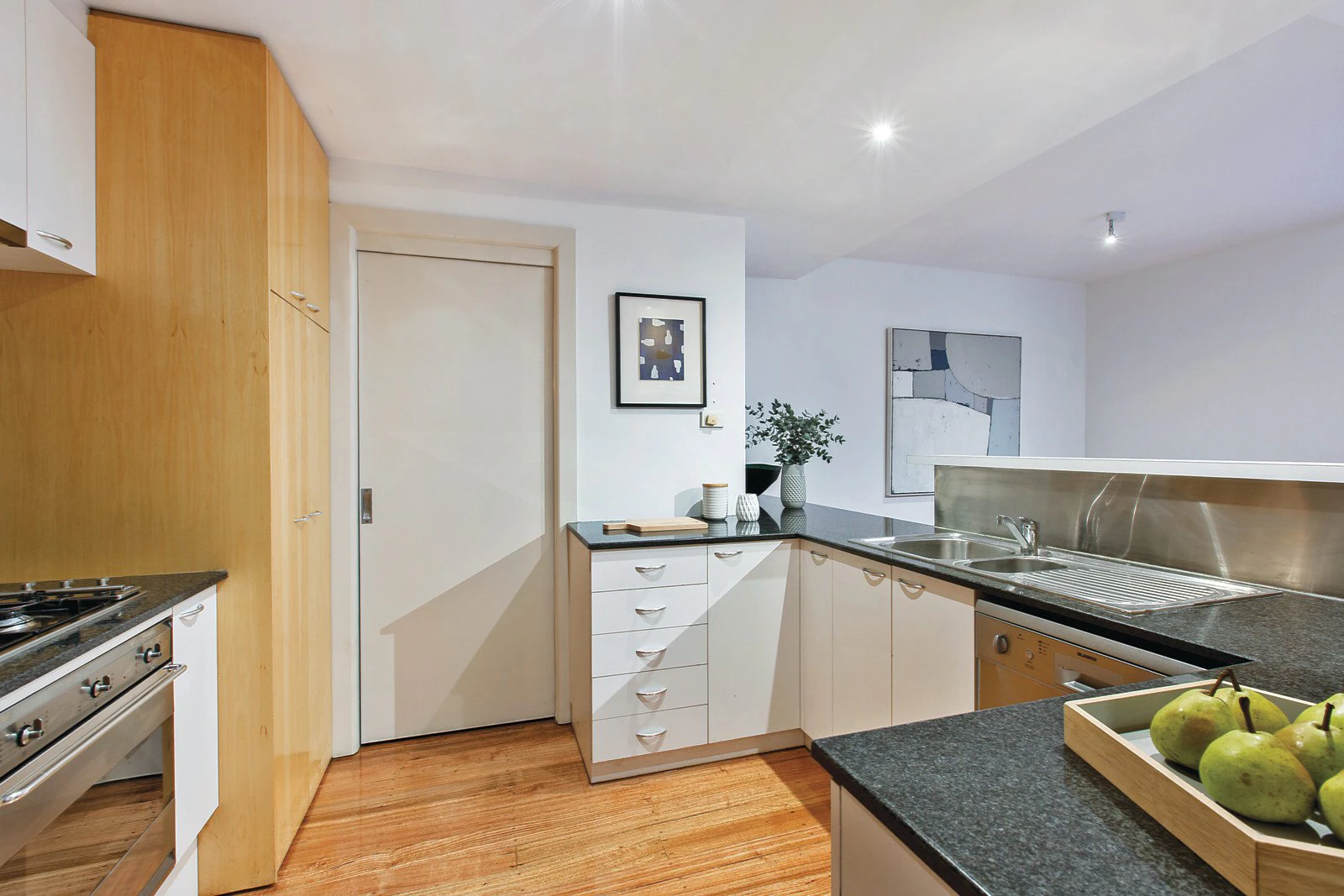 2/23 Wynnstay Road, Prahran, VIC