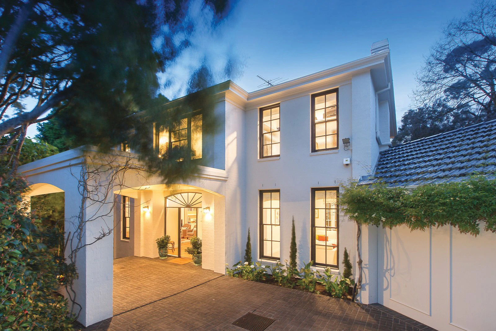 16A Chaucer Crescent, Canterbury, VIC