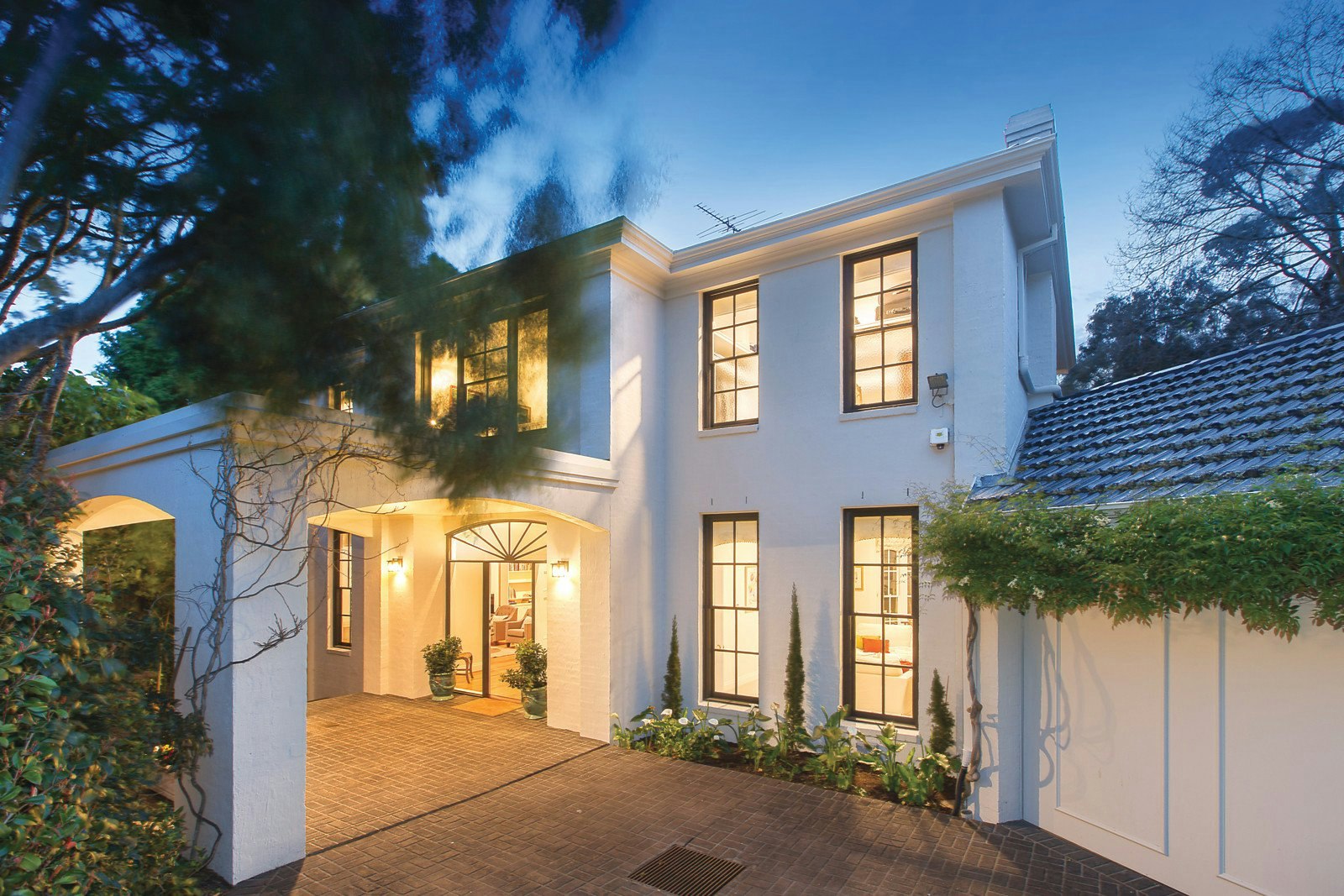 16A Chaucer Crescent, Canterbury, VIC