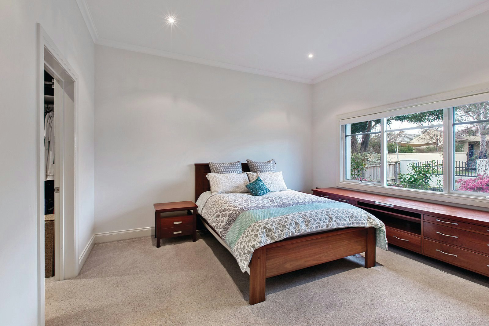 27 Elm Grove, Kew East, VIC