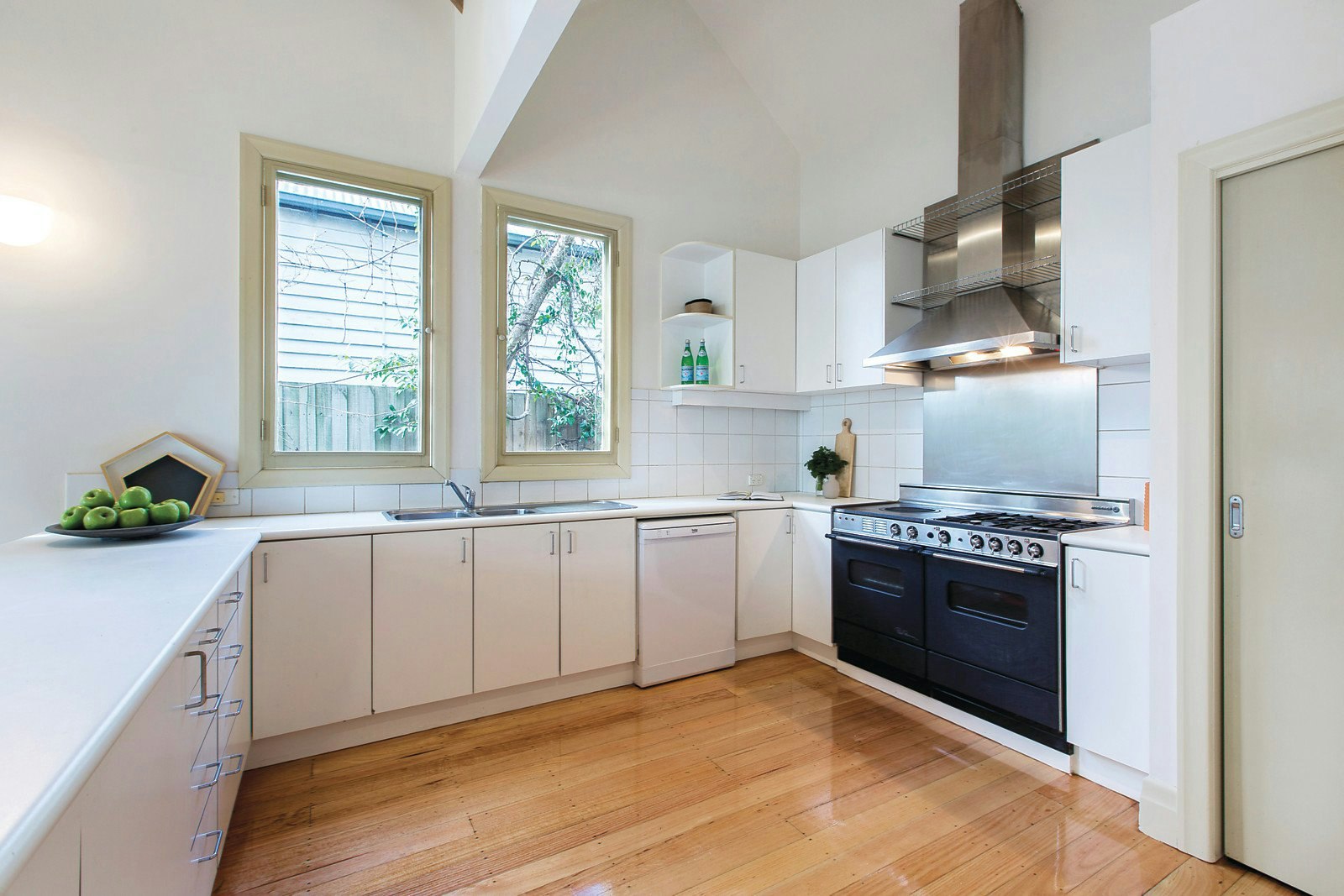 42 Llaneast Street, Armadale, VIC