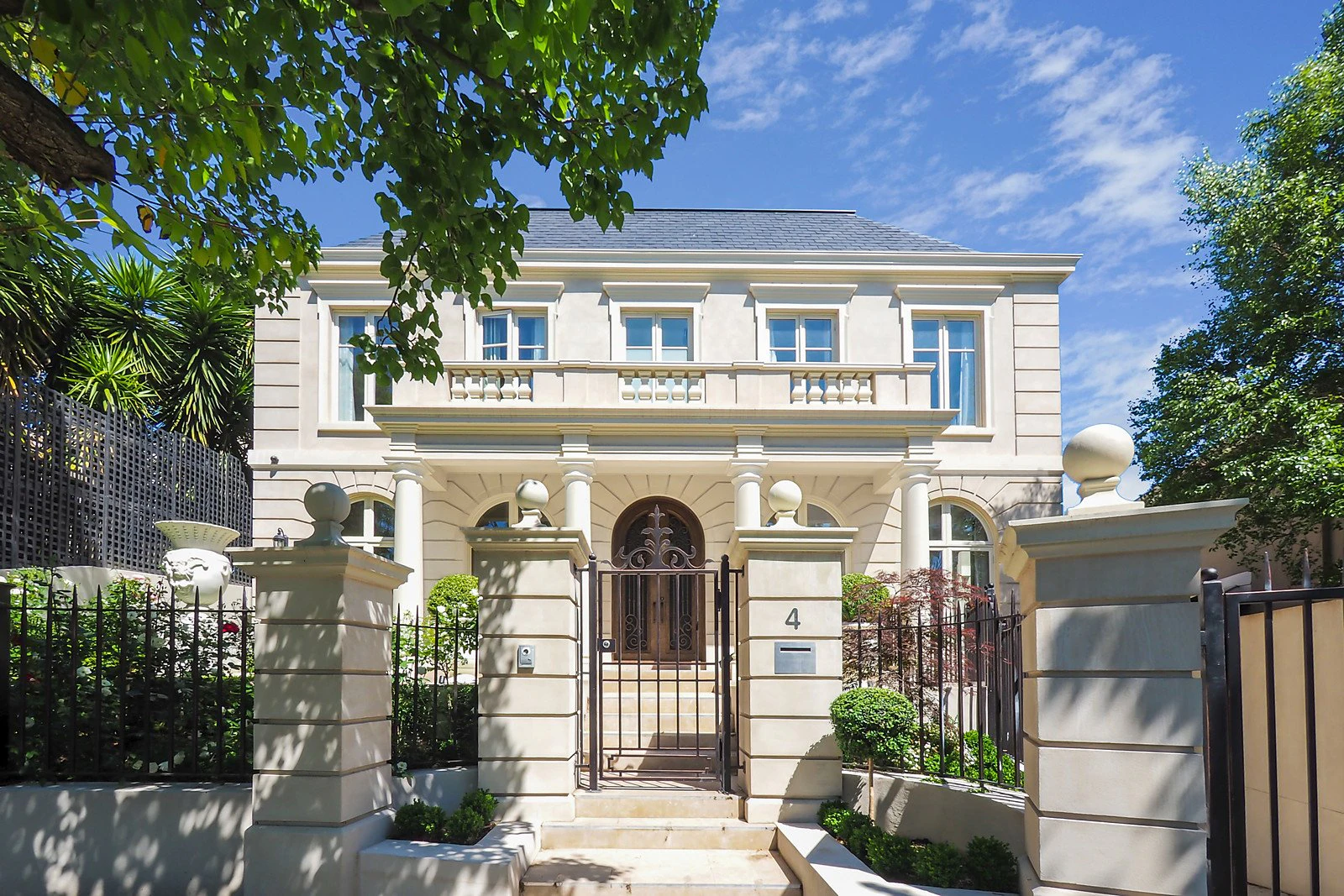 4 Grong Grong Court, Toorak, VIC