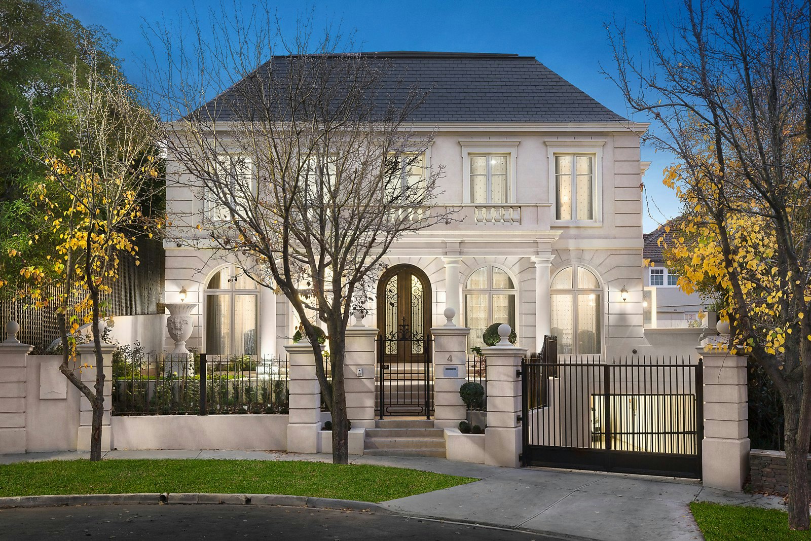 4 Grong Grong Court, Toorak, VIC