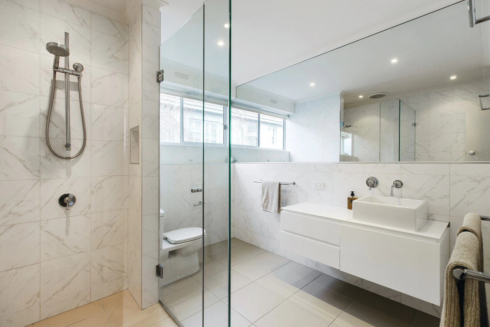 4/9 Monomeath Avenue, Toorak, VIC