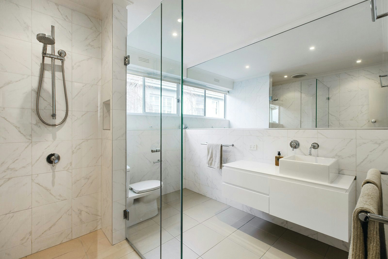 4/9 Monomeath Avenue, Toorak, VIC