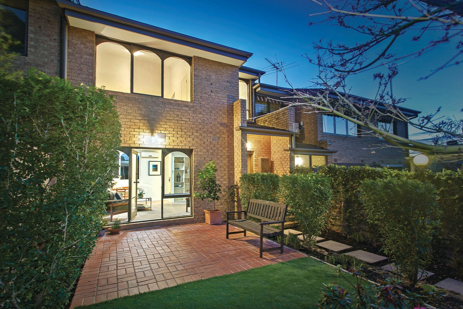 2/122 Milton Parade, Glen Iris, VIC