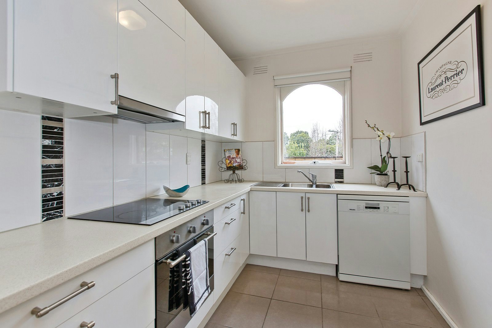 2/122 Milton Parade, Glen Iris, VIC