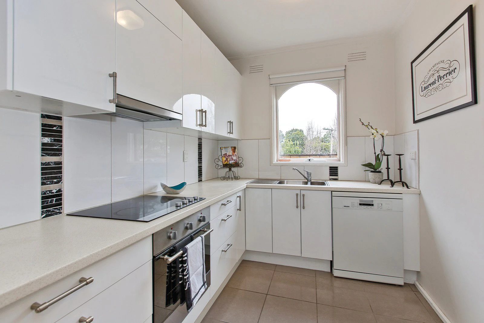 2/122 Milton Parade, Glen Iris, VIC