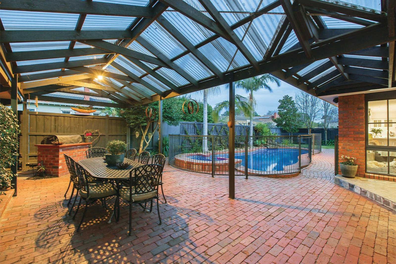 32 Retreat Road, Hampton, VIC