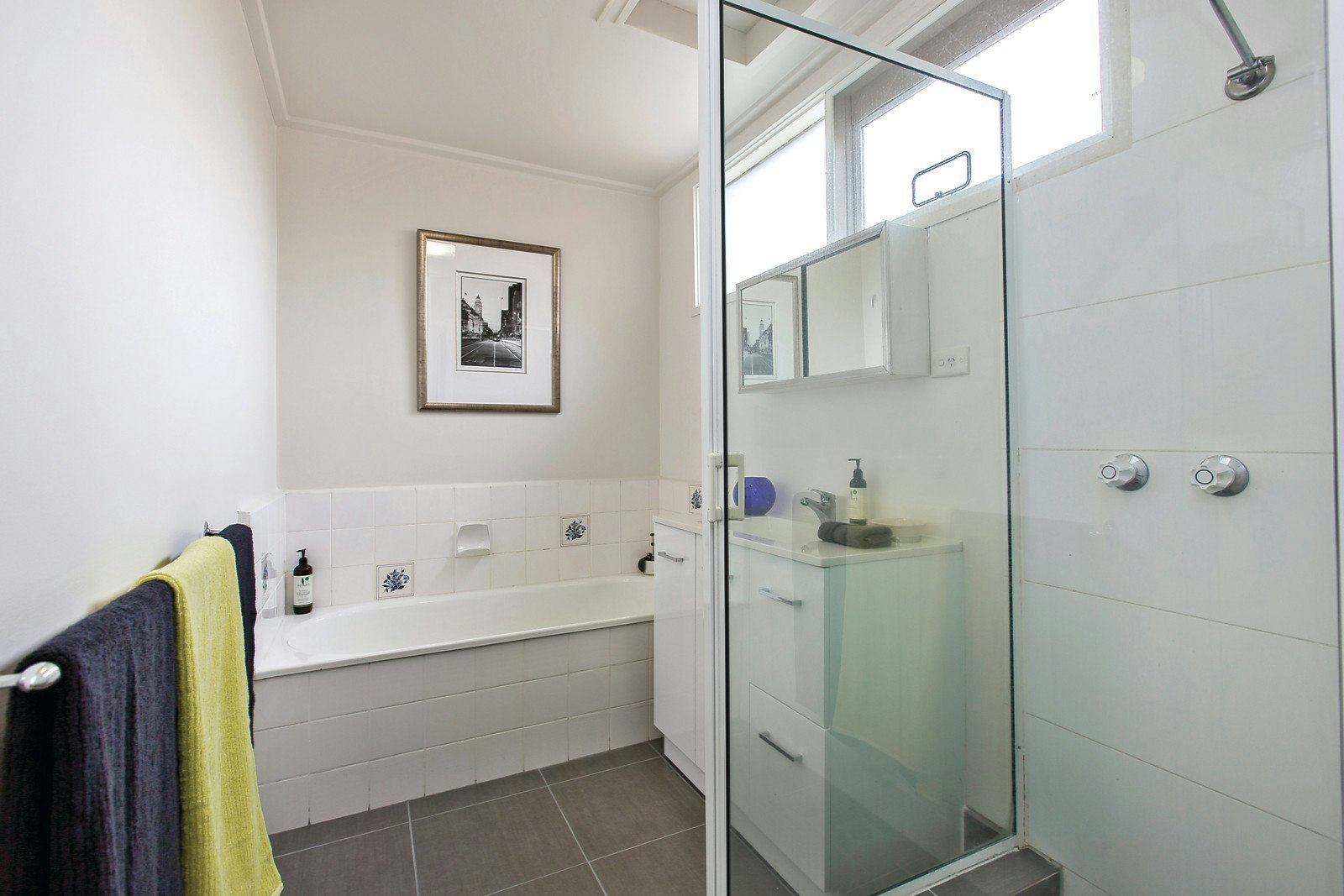 2/122 Milton Parade, Glen Iris, VIC