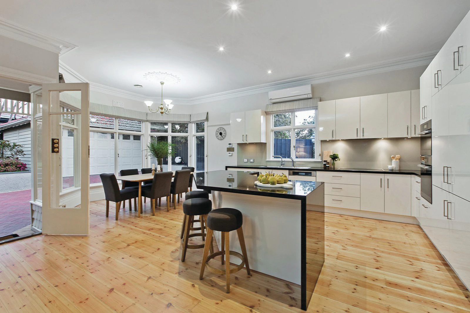 24 Howard Street, Glen Iris, VIC