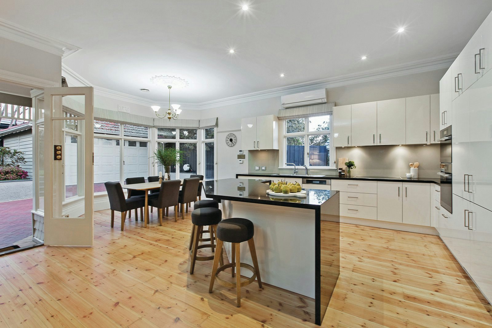 24 Howard Street, Glen Iris, VIC