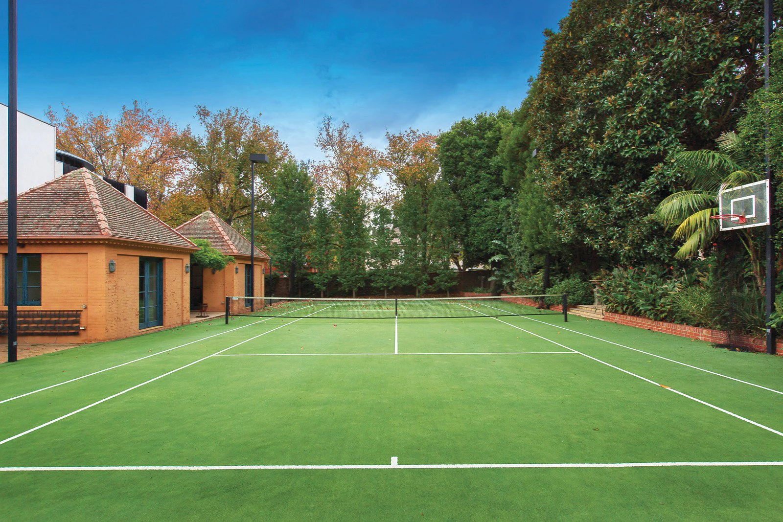 16 Stradbroke Avenue, Toorak, VIC