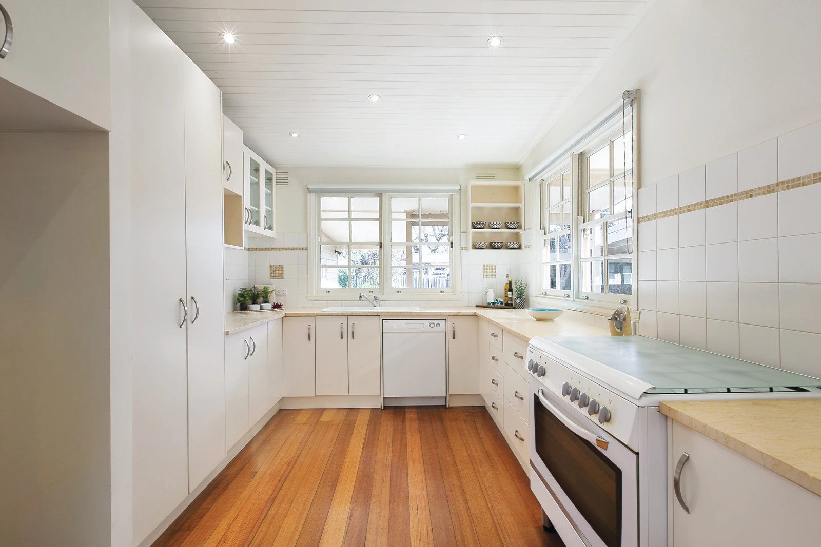 37 Irymple Avenue, Kew East, VIC