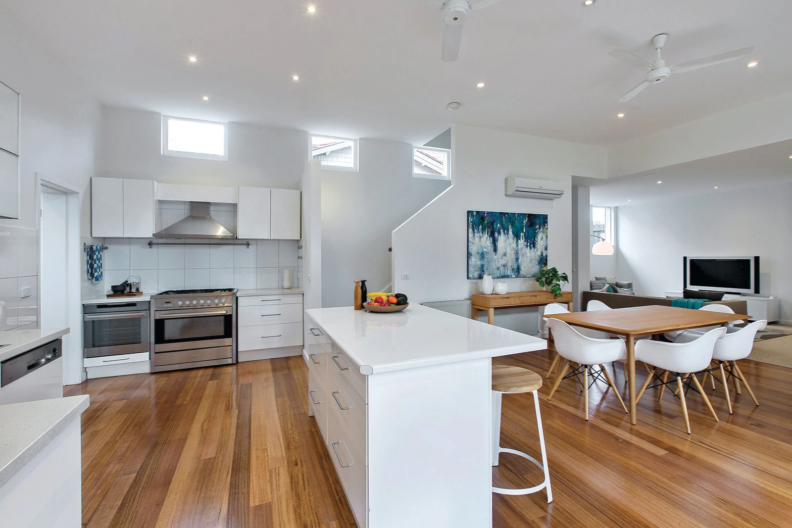 13 St Johns Ave, Mont Albert, VIC