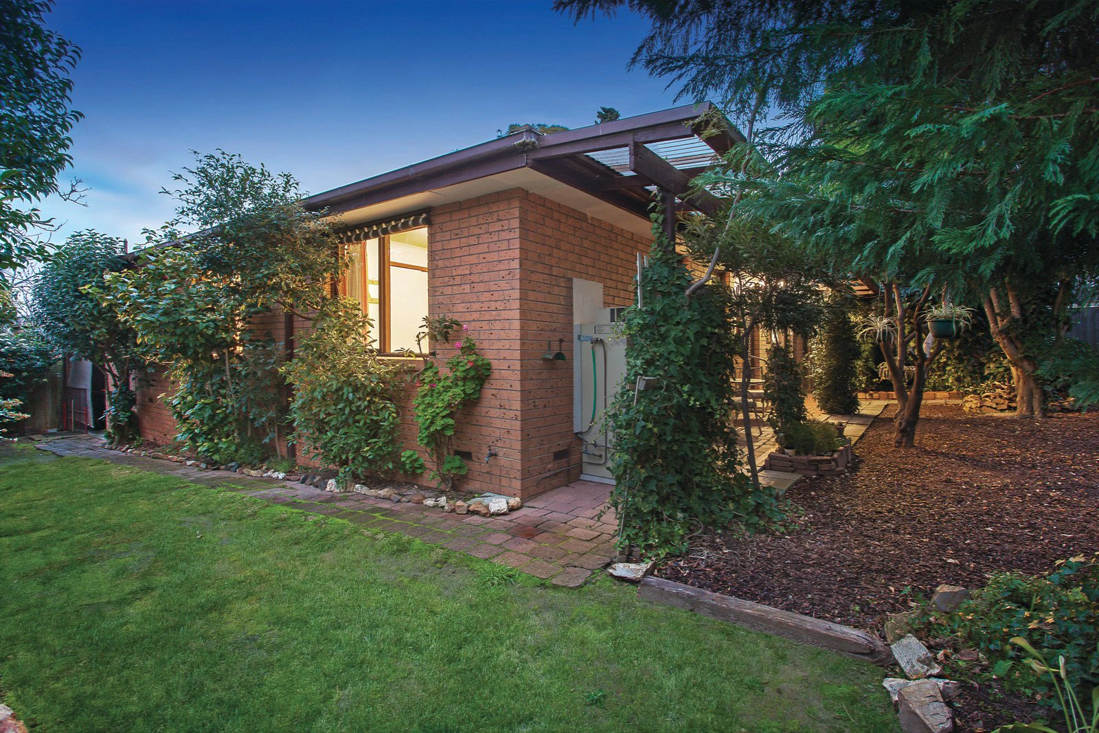 2/1 Halley Avenue, Camberwell, VIC