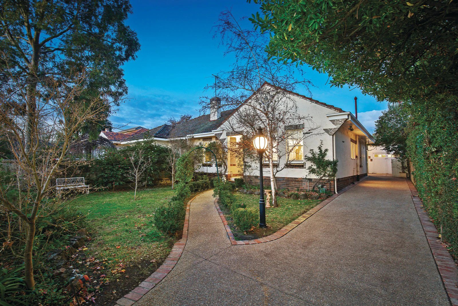 16 Leopold Crescent, Mont Albert, VIC