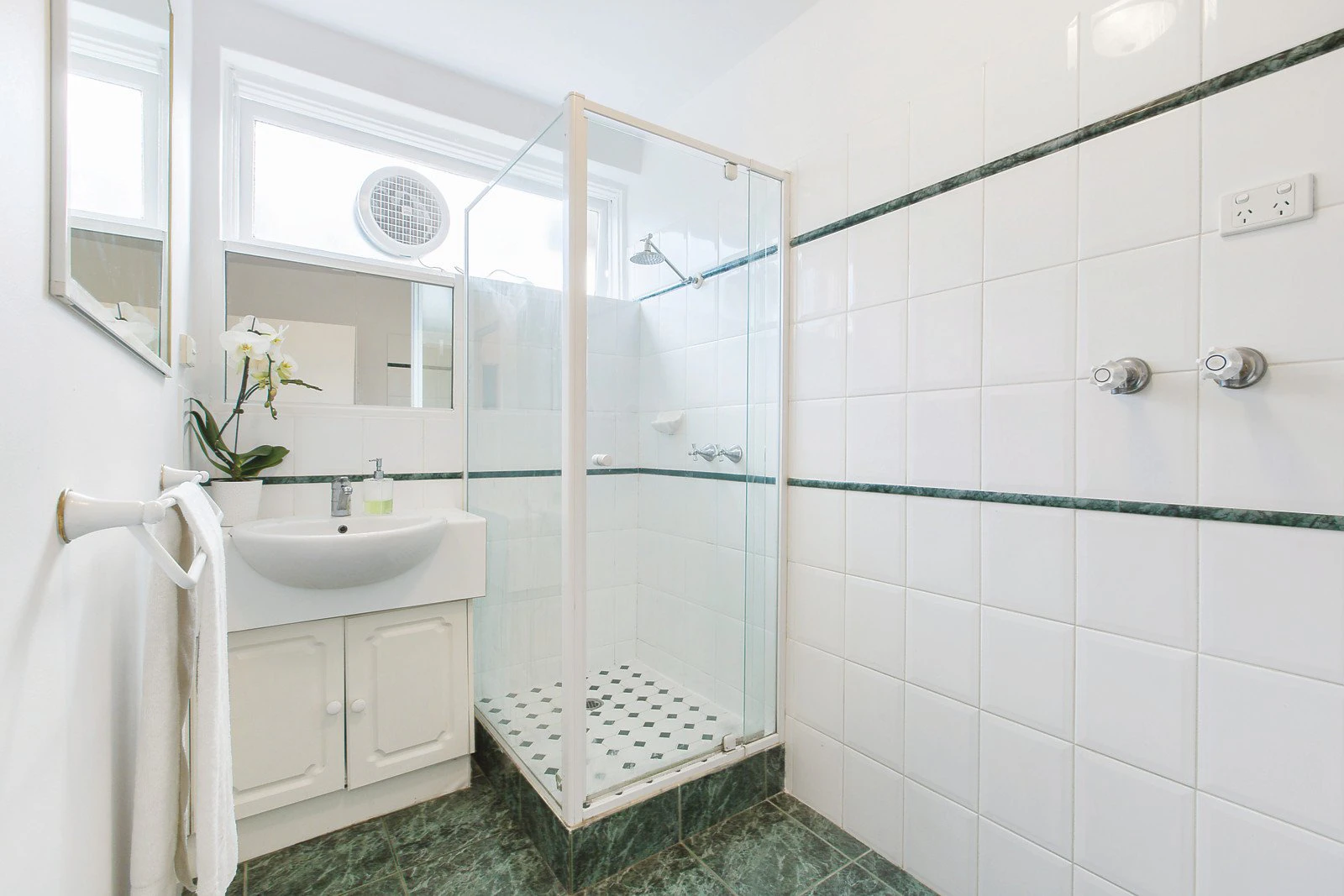 1/1887 Malvern Road, Malvern East, VIC