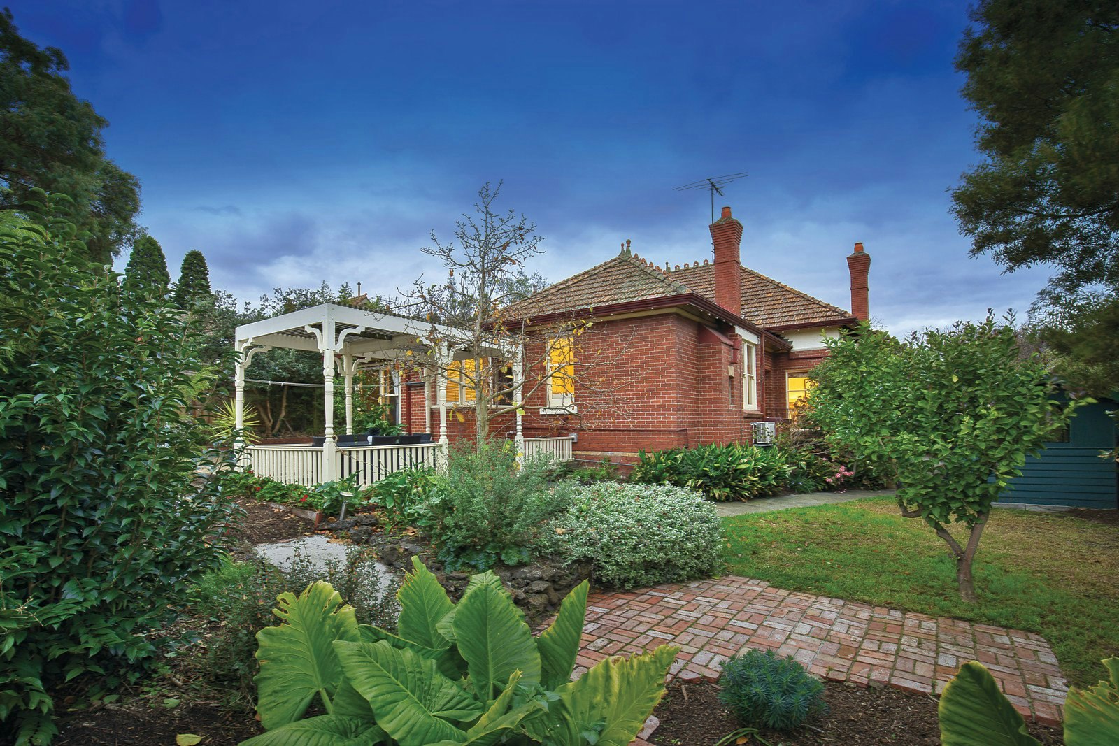 1 Balwyn Road, Canterbury, VIC