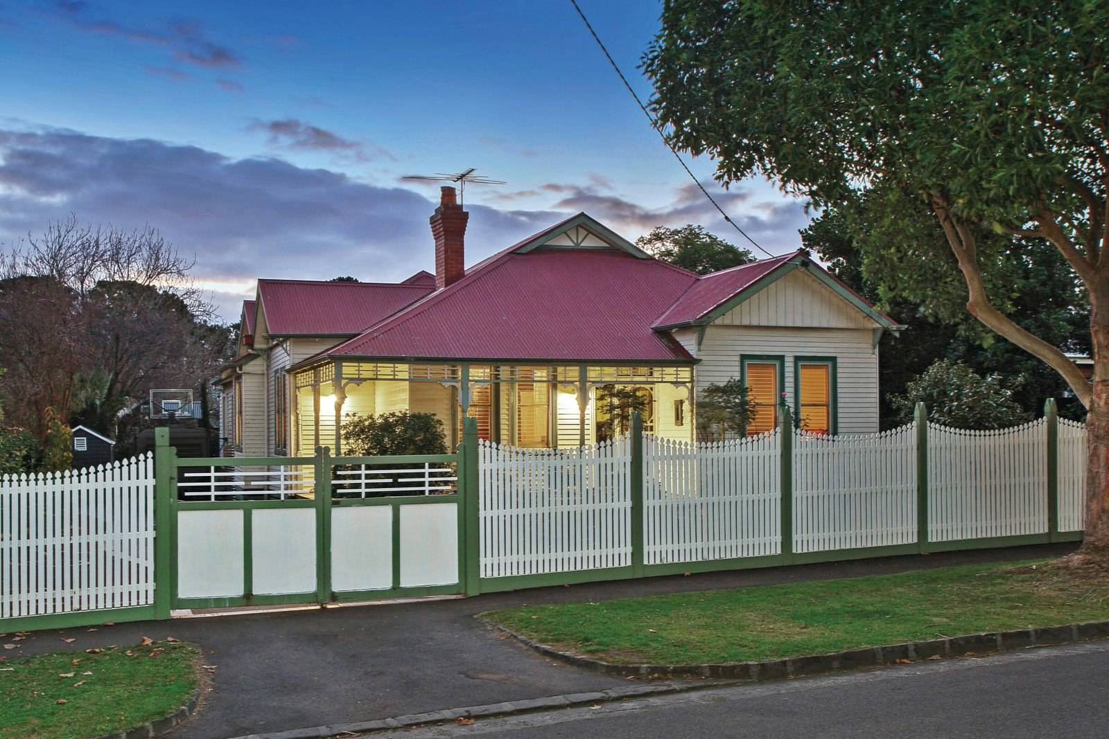 32 Durham Road, Surrey Hills, VIC