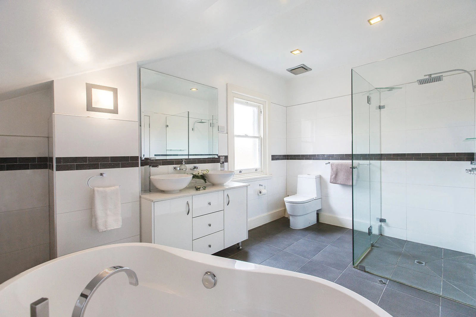 3 Ash Grove, Malvern East, VIC