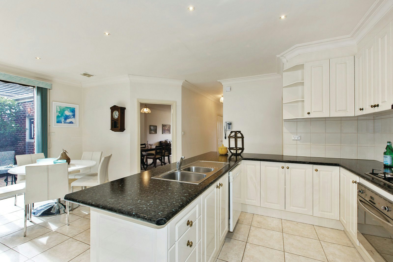 2/99 Strabane Avenue, Balwyn, VIC