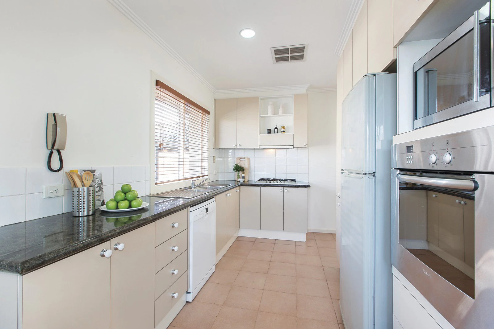 1/243 Burke Road, Glen Iris, VIC