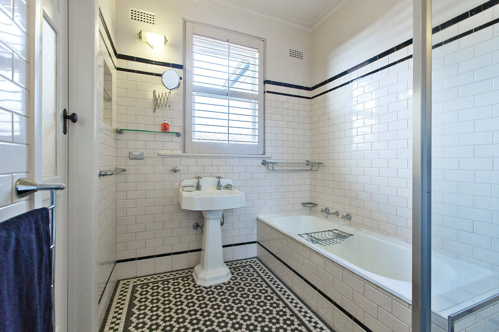 15 Binnie Street, Brighton East, VIC