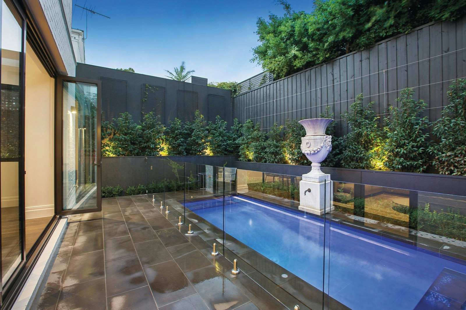 9 Lisbuoy Court, Toorak, VIC