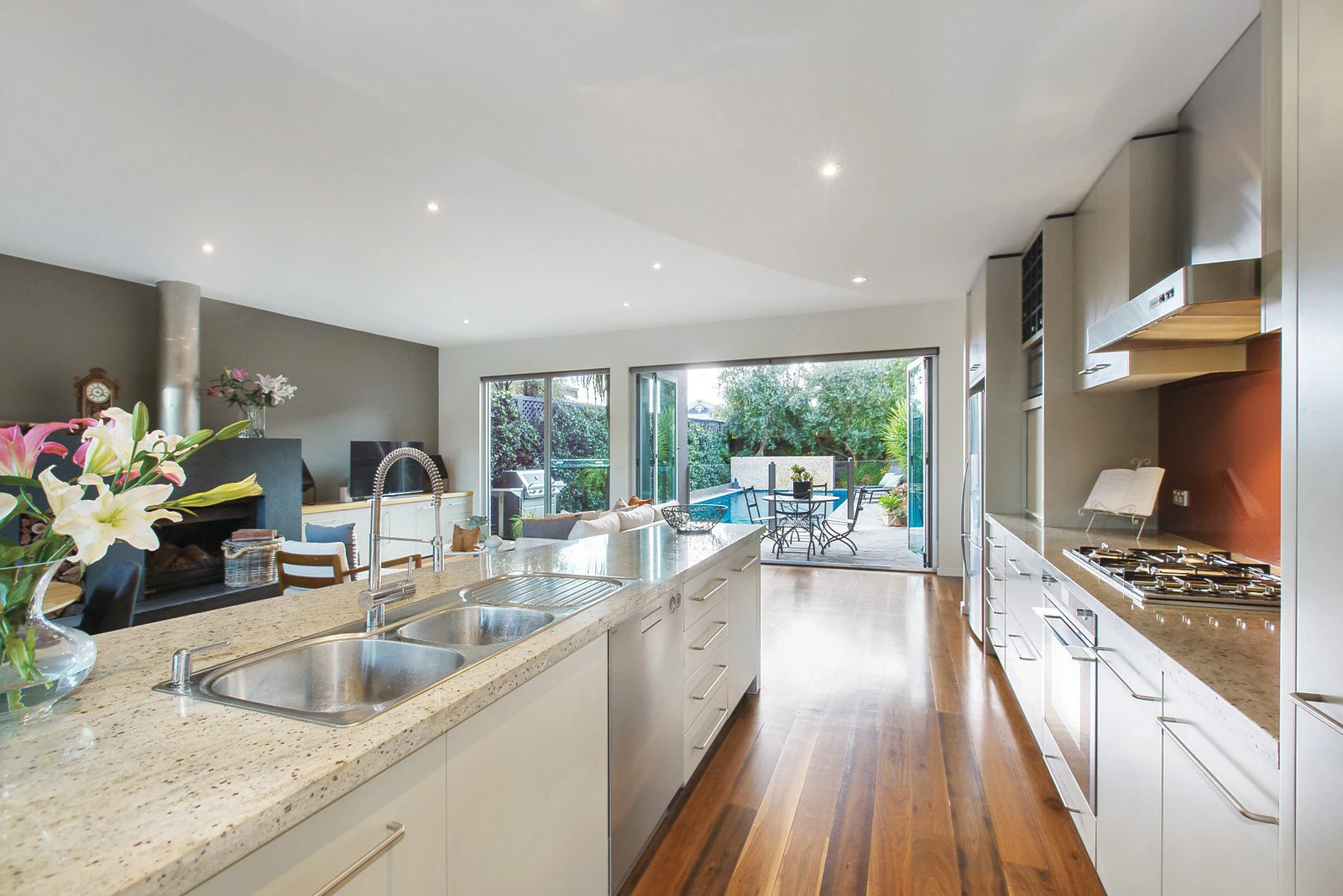 16 Holyrood Street, Hampton, VIC