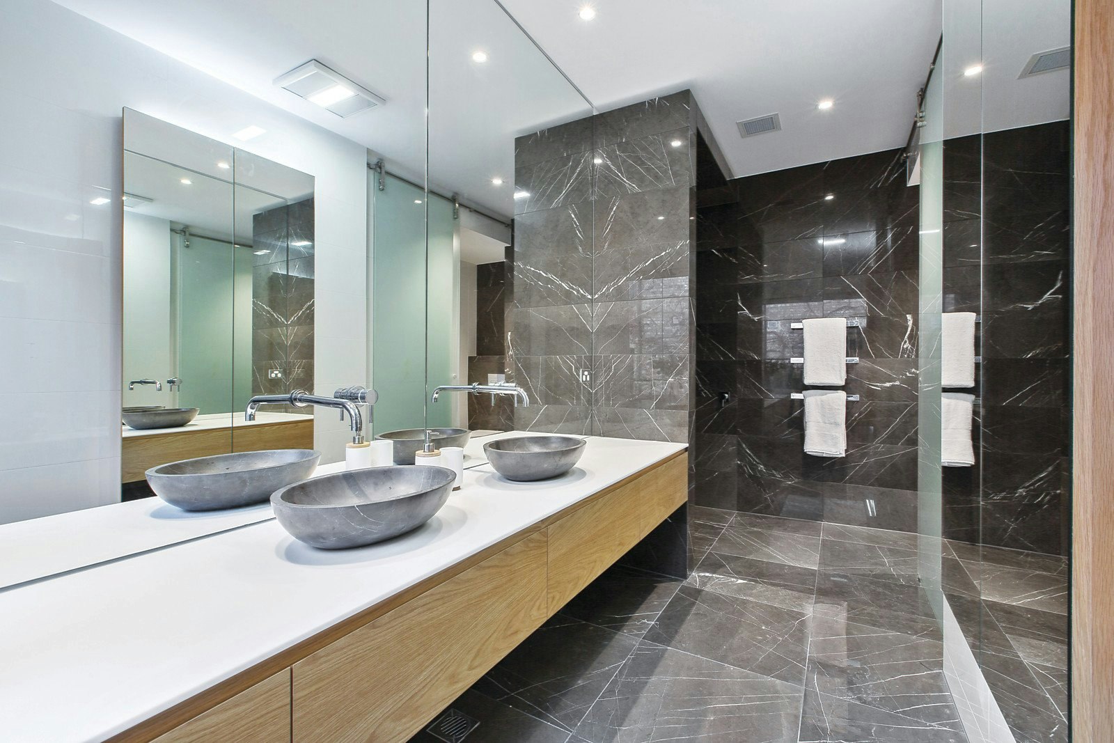 3A Waltham Place, Richmond, VIC