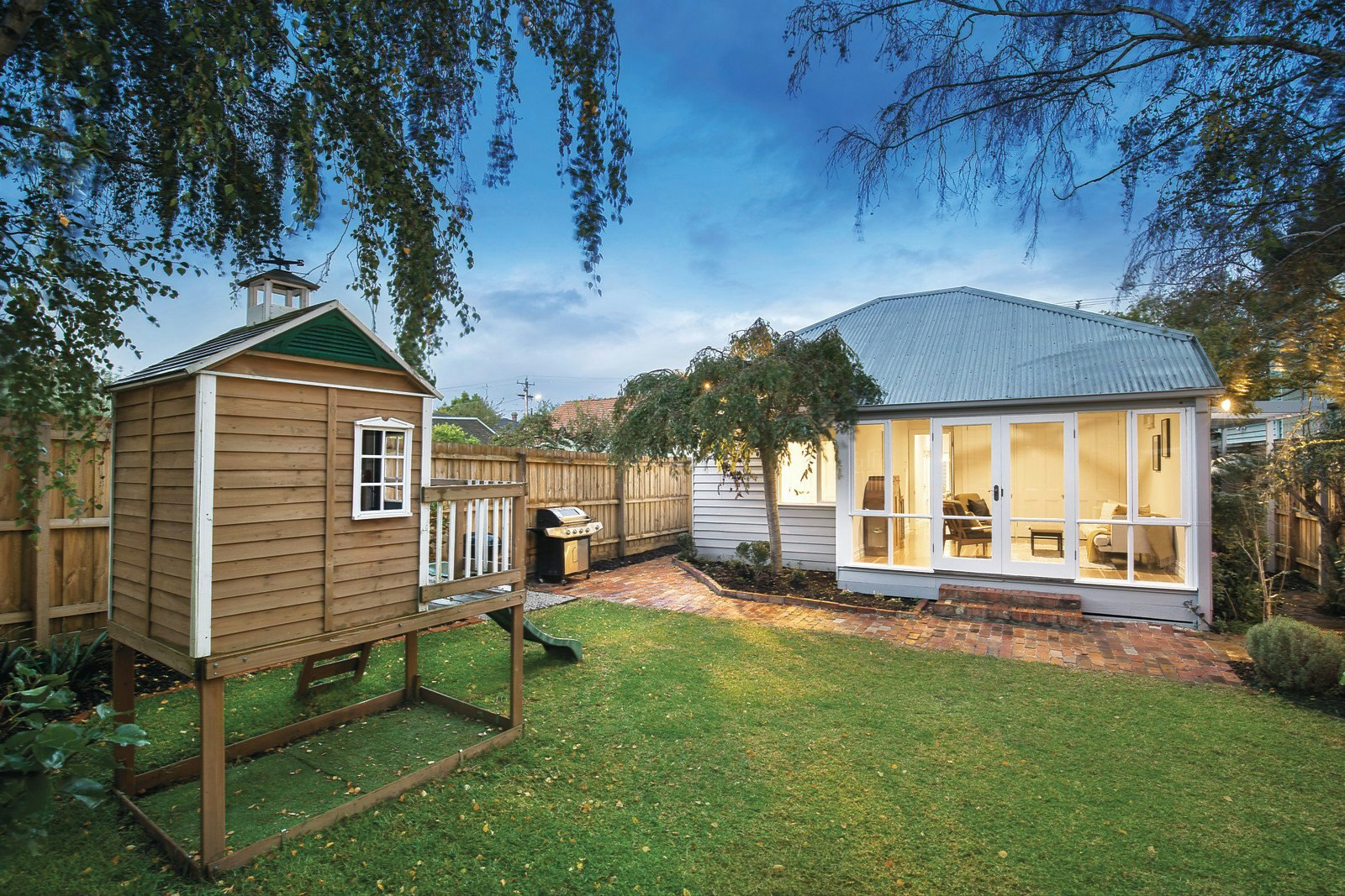 18 Russell Street, Surrey Hills, VIC