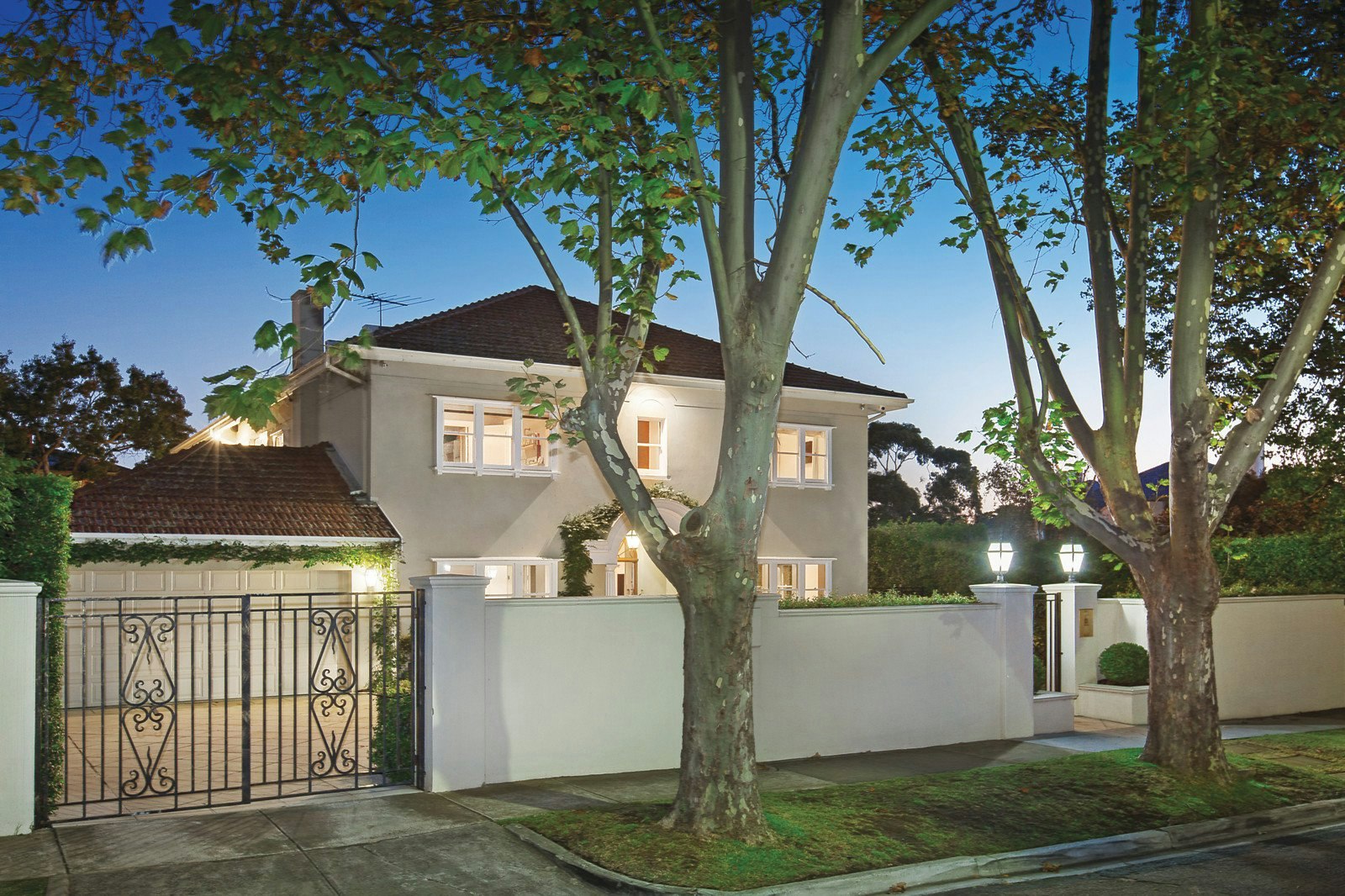 11 Maple Grove, Toorak, VIC