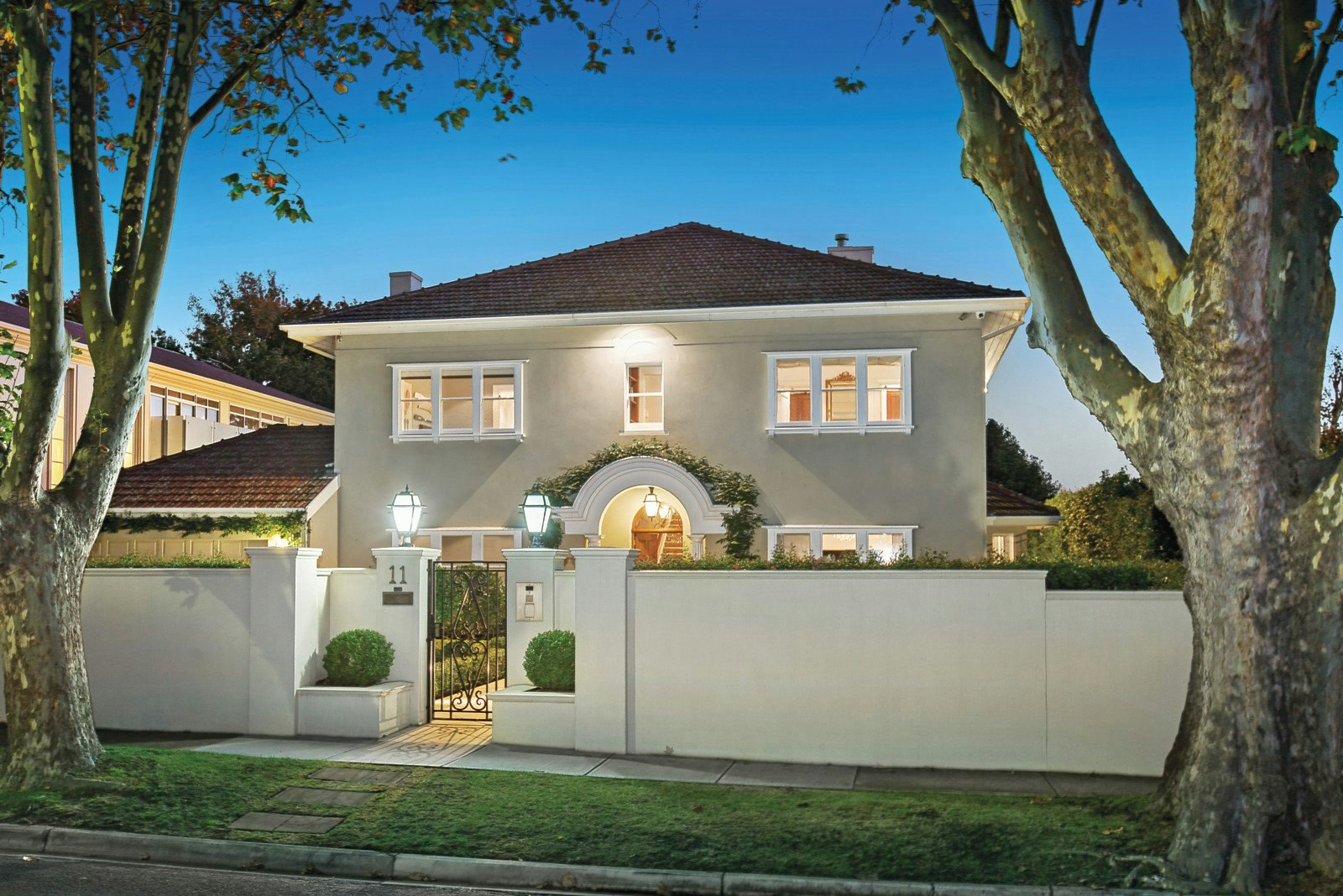 11 Maple Grove, Toorak, VIC